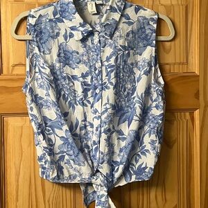 Floral Blue Sleeveless Button-Up Top